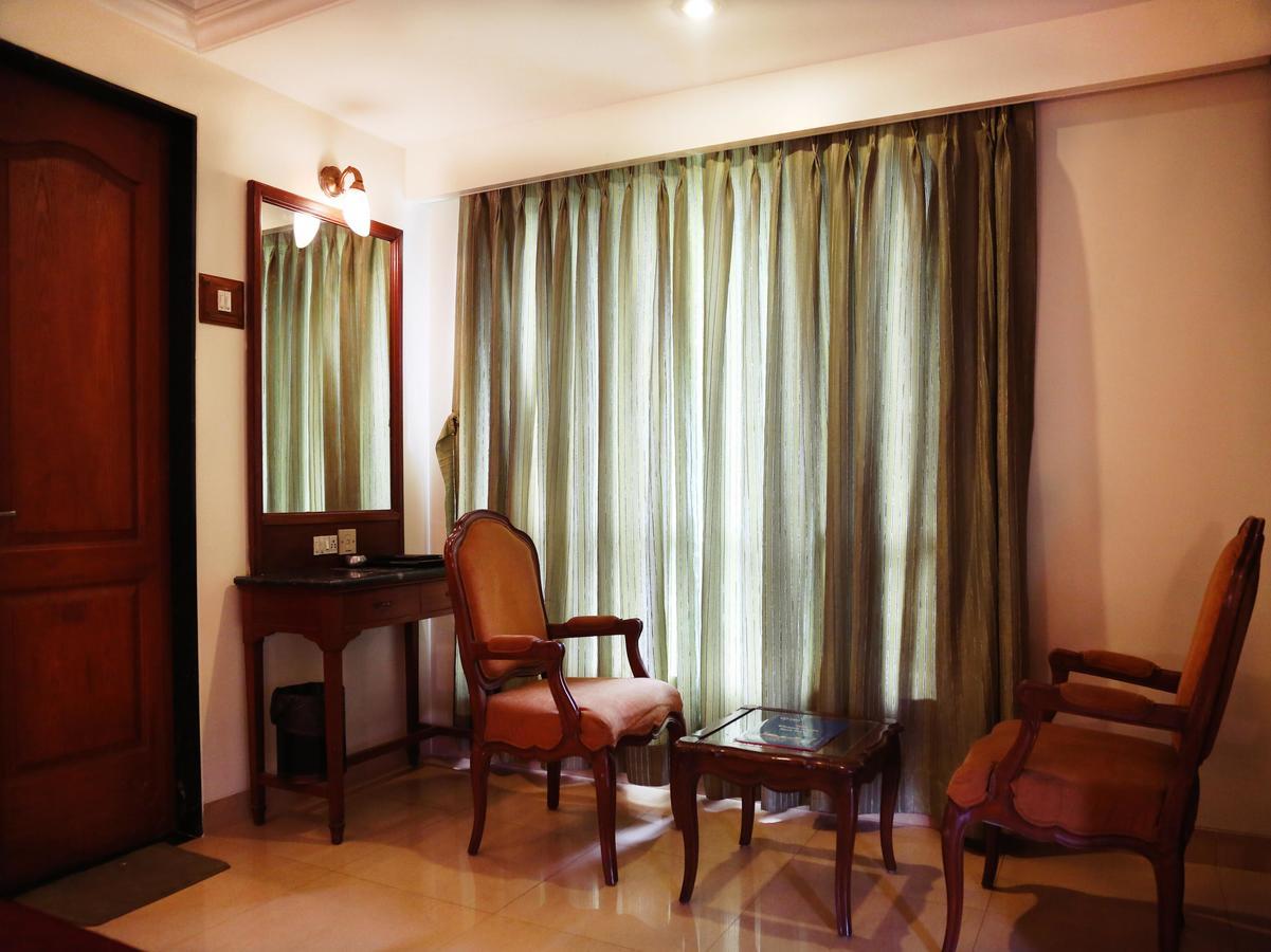 Hotel Srimaan Pune Exterior foto
